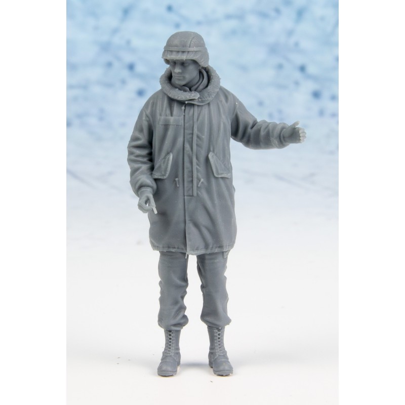 U.S. Soldier with fishtail parka (opening door) (3 heads) 1/35
