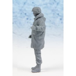 U.S. Soldier with fishtail parka (opening door) (3 heads) 1/35