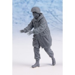 U.S. Soldier with fishtail parka (loading cargo) (3 heads) 1/35