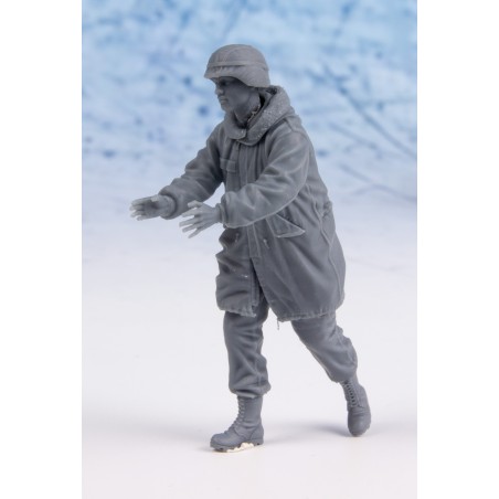 U.S. Soldier with fishtail parka (loading cargo) (3 heads) 1/35